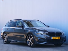 BMW 3-serie Touring - 318i High Executive Edition 157 Pk Automaat Navi / DAB / Apple Carplay / Leer / M-pakket
