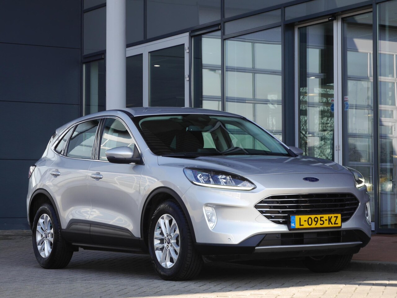 Ford Kuga - 2.0 TDCi Titanium | Diesel | Trekhaak | 1900KG trekgewicht | Keyless entry en start | Lich - AutoWereld.nl