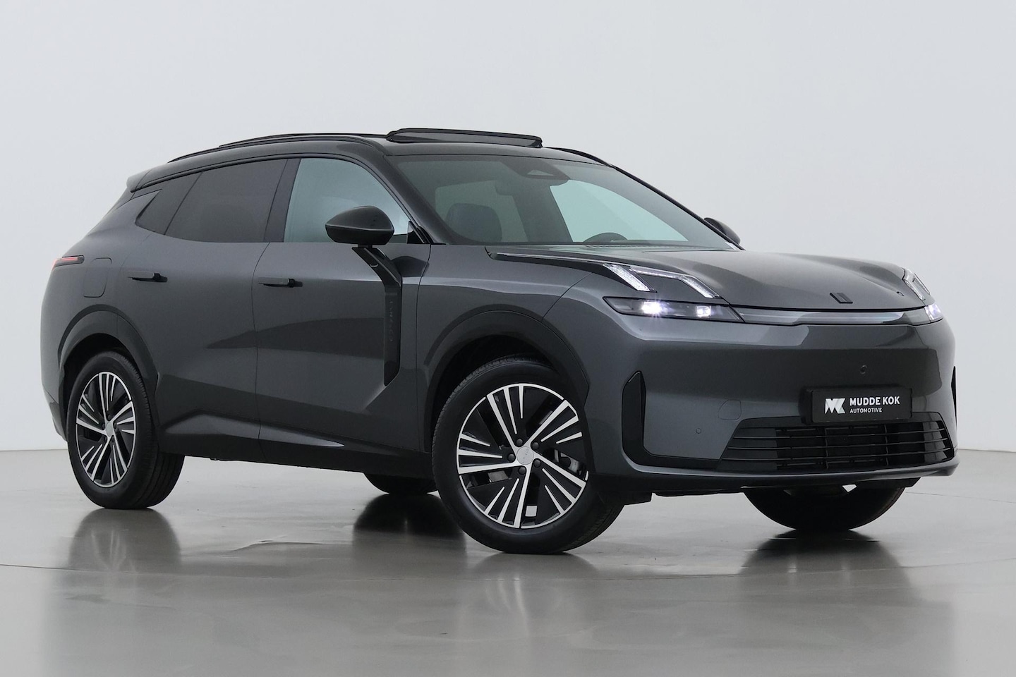 Lynk & Co 08 - 1.5 Core | Panoramadak | 360° Camera | Stoelverwarming | BLIS | Keyless | ACC - AutoWereld.nl
