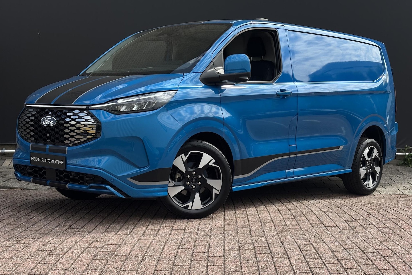 Ford E-Transit Cust. - 320 L1H1 Sport 65 kWh | Pro Power Onboard | Digitale binnenspiegel | 360° camera | B&O Aud - AutoWereld.nl