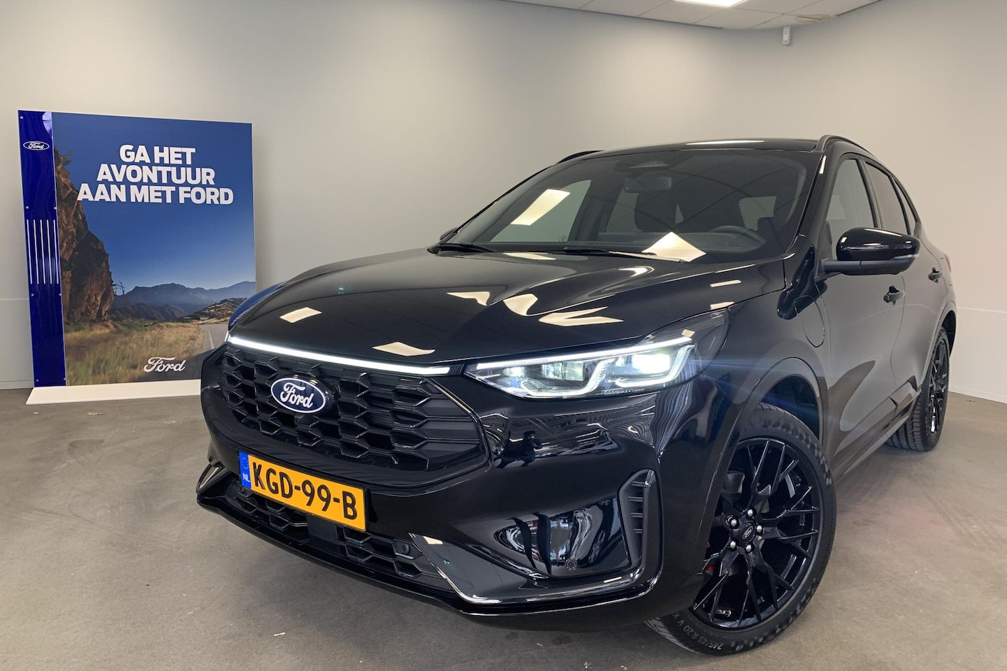 Ford Kuga - 2.5 PHEV ST-Line X | Winter Pack | Afneembare trekhaak | Panorama-Dak | Reservewiel | Blac - AutoWereld.nl