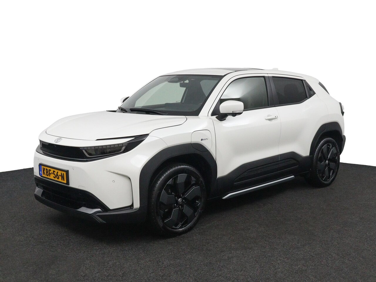 Toyota Urban Cruiser - Executive 61 kWh | Panorama Dak | Kunstlederen Bekleding | 360 Camera | JBL Audio | Sensor - AutoWereld.nl
