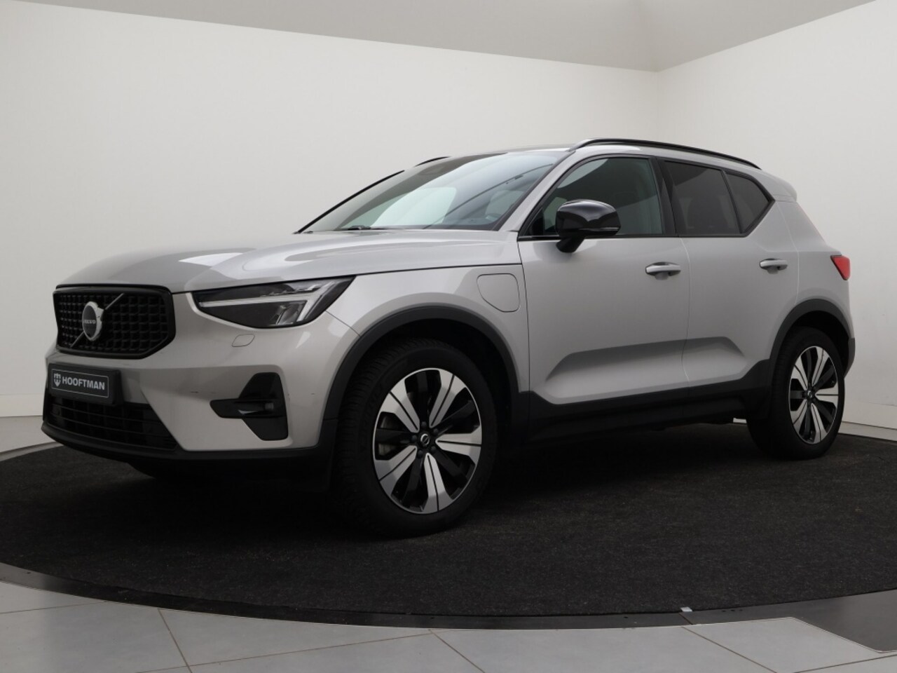 Volvo XC40 - T5 PLUG-IN HYBRID ULTIMATE DARK SCHUIFDAK HARMAN KARDON ACC BLIS - AutoWereld.nl