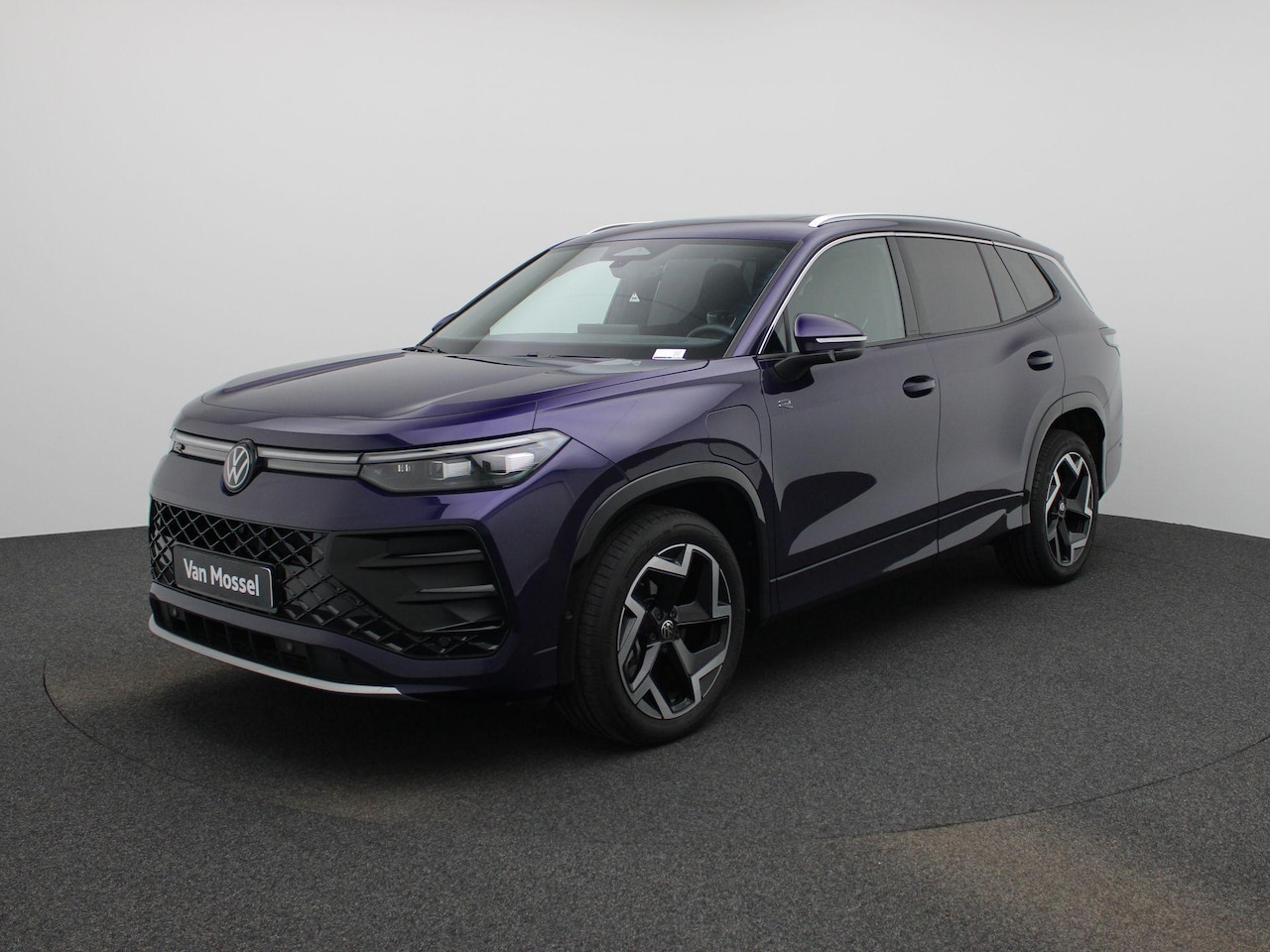 Volkswagen Tayron - 1.5 eHybrid R-Line Edition 272 PK| SoH 100% | Panorama Dak | Trekhaak | Navigatie + (Groot - AutoWereld.nl