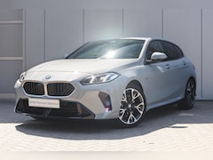 BMW 1-serie - 120 M Sport Automaat / Sportstoelen / M Adaptief onderstel / Parking Assistant / Extra get