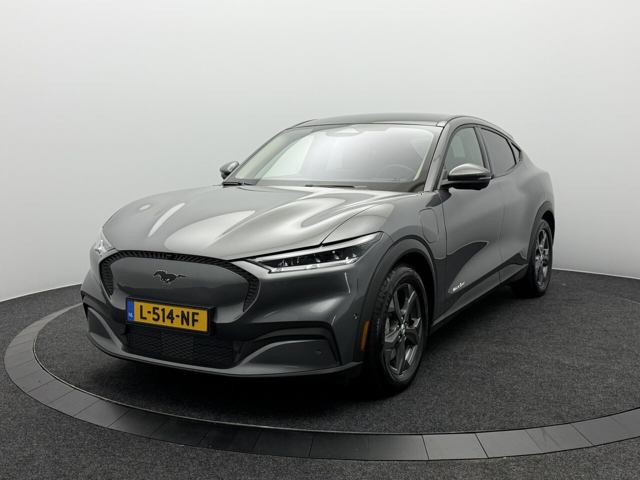 Ford Mustang Mach-E - RWD 75 kWh SOH 92,2% | Panoramadak | 360° Camera | Bang & Olufsen | Leer | Technology Pack - AutoWereld.nl