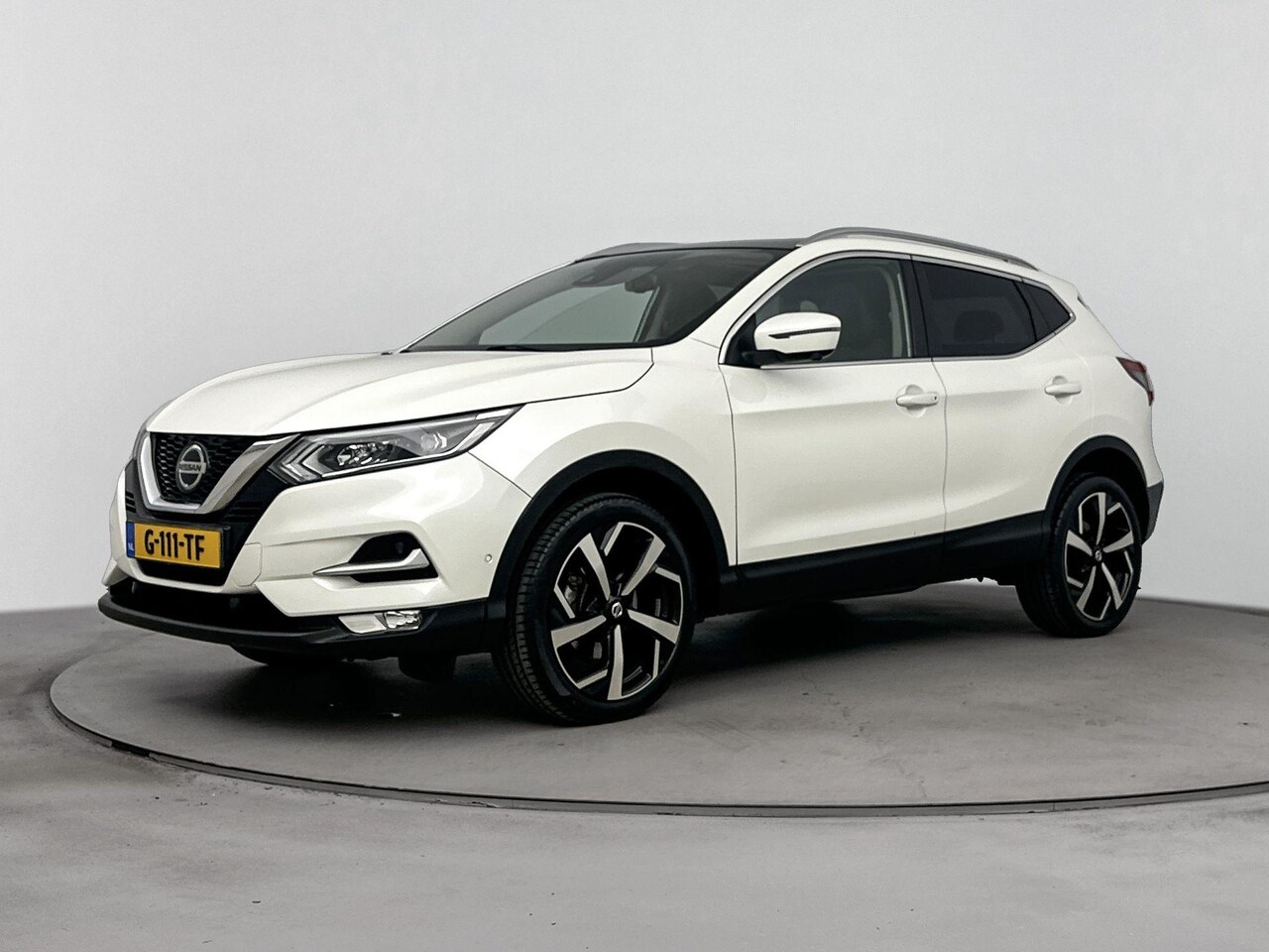 Nissan Qashqai - 1.3 DIG-T Tekna 140PK | Trekhaak | Navigatie | Panoramadak | 360 Graden Camera | Half-Lede - AutoWereld.nl
