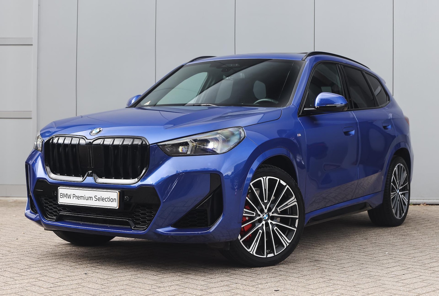 BMW X1 - xDrive23i M Sport Automaat / Trekhaak / Panoramadak / M Sportstoelen / Comfort Access / He - AutoWereld.nl
