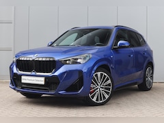 BMW X1 - xDrive23i M Sport Automaat / Trekhaak / Panoramadak / M Sportstoelen / Comfort Access / He