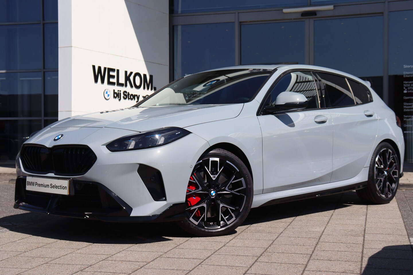 BMW 1-serie - 120 M Sport Automaat / Trekhaak / Achteruitrijcamera / Sportstoelen / M Adaptief onderstel - AutoWereld.nl