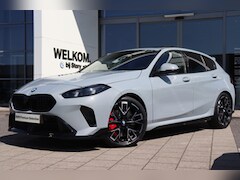 BMW 1-serie - 120 M Sport Automaat / Trekhaak / Achteruitrijcamera / Sportstoelen / M Adaptief onderstel