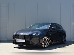BMW 1-serie - 120 M Sport Automaat / Sportstoelen / Adaptieve LED / Comfort Access / Achteruitrijcamera