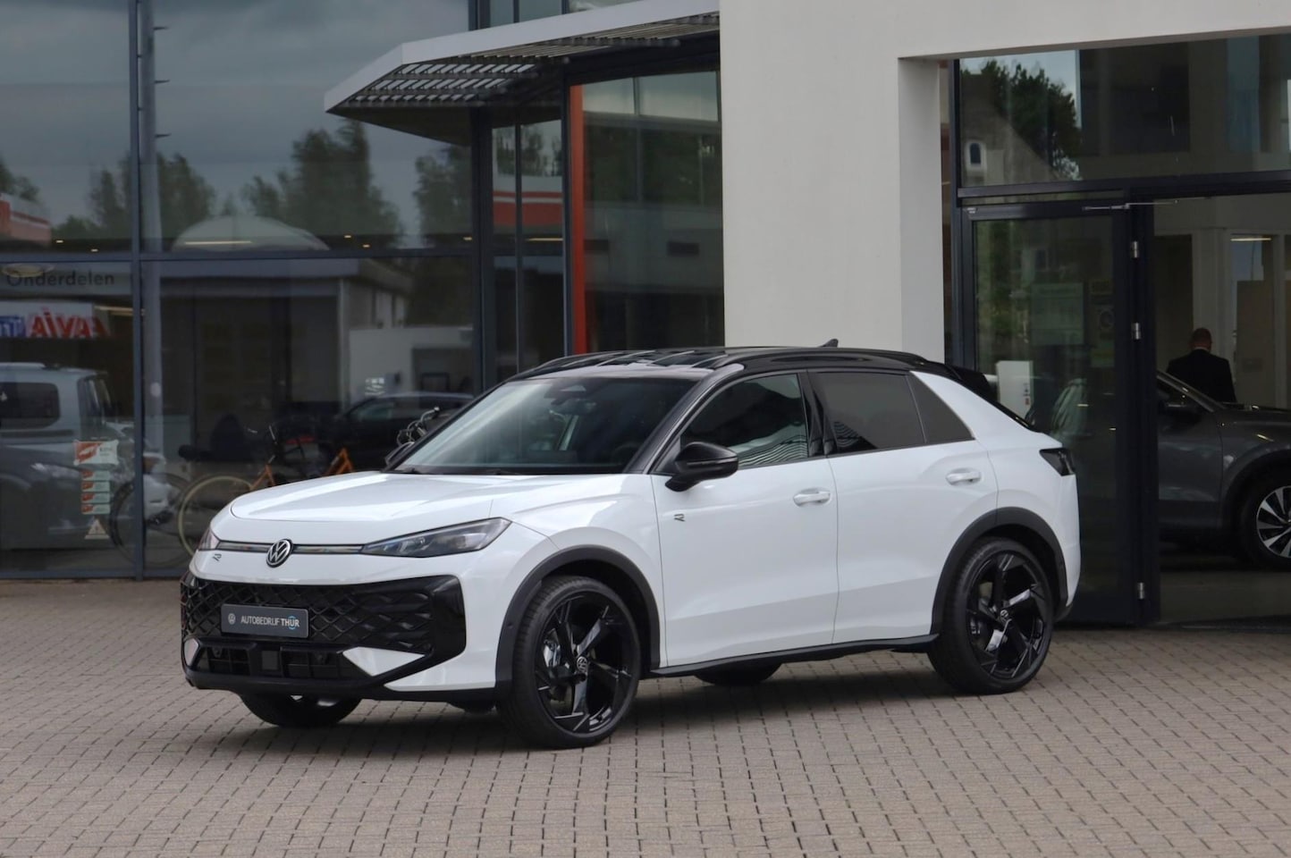 Volkswagen T-Roc - 1.5 eTsi R-Line First Edition 150PK / 110kW DSG, Elektrische achterklep met sensorsturing, - AutoWereld.nl