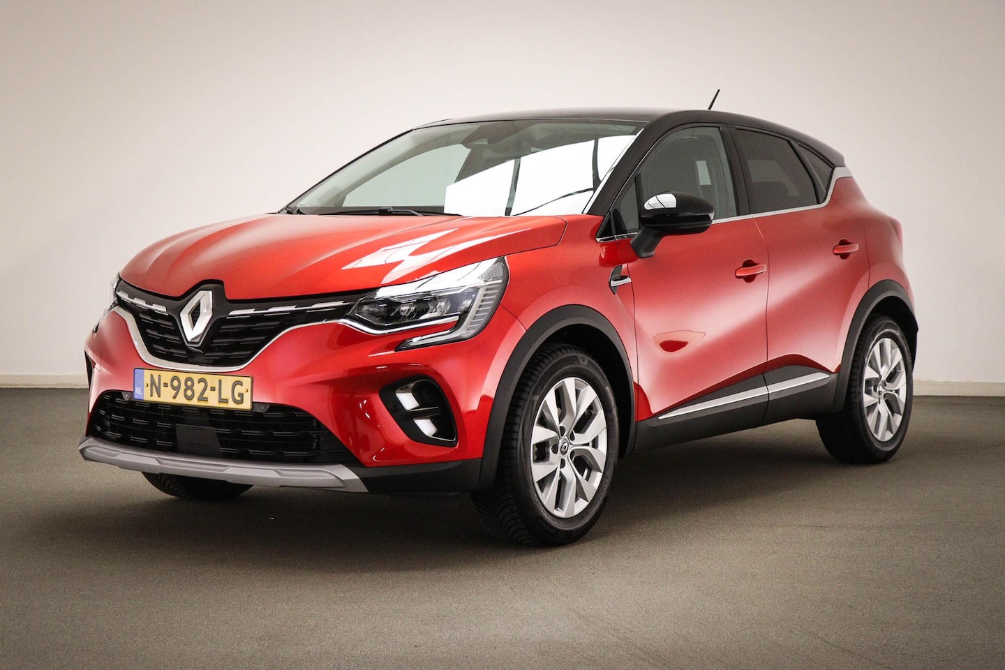 Renault Captur - 1.0 TCe 90 Intens | PARKING PACK | DAB | DRAADLOZE LADER | APPLE | CAMERA - AutoWereld.nl