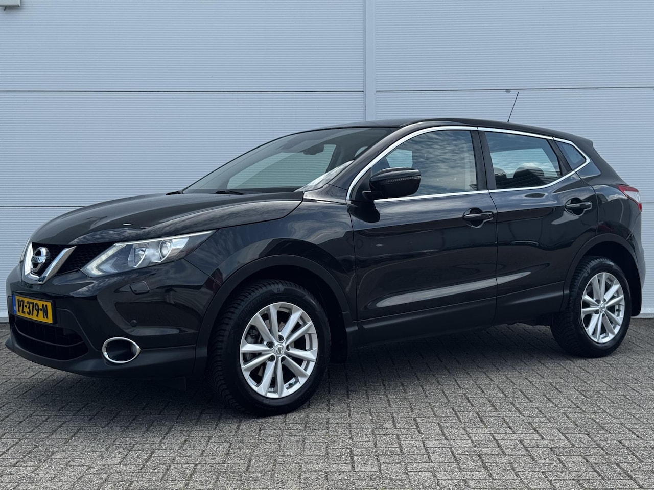 Nissan Qashqai - 1.6 N-Connecta / Navigatie / Trekhaak (1500KG trekgewicht) / Stoelverwarming / - AutoWereld.nl