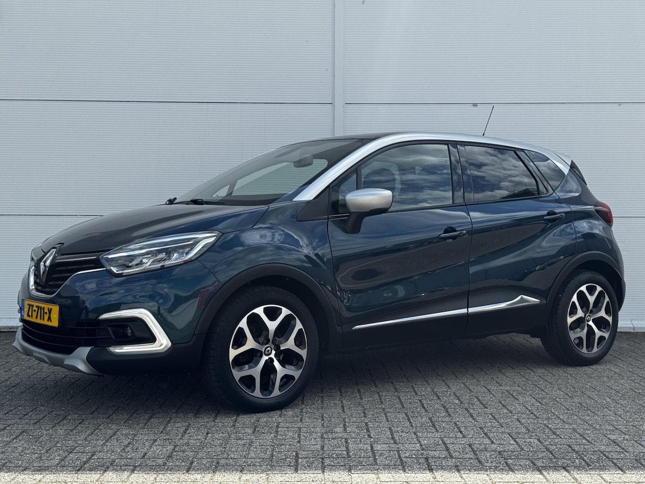 Renault Captur - 1.3 TCe Intens /Cruise Control / Navigatie / Achteruitrijcamera / Parkeer Assistent / Keyl - AutoWereld.nl