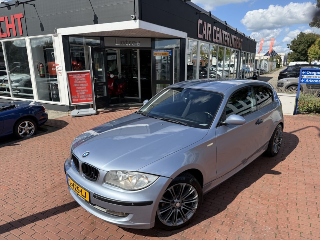 BMW 1-serie - 116i airco 6 versn navigatie 174dkm - AutoWereld.nl