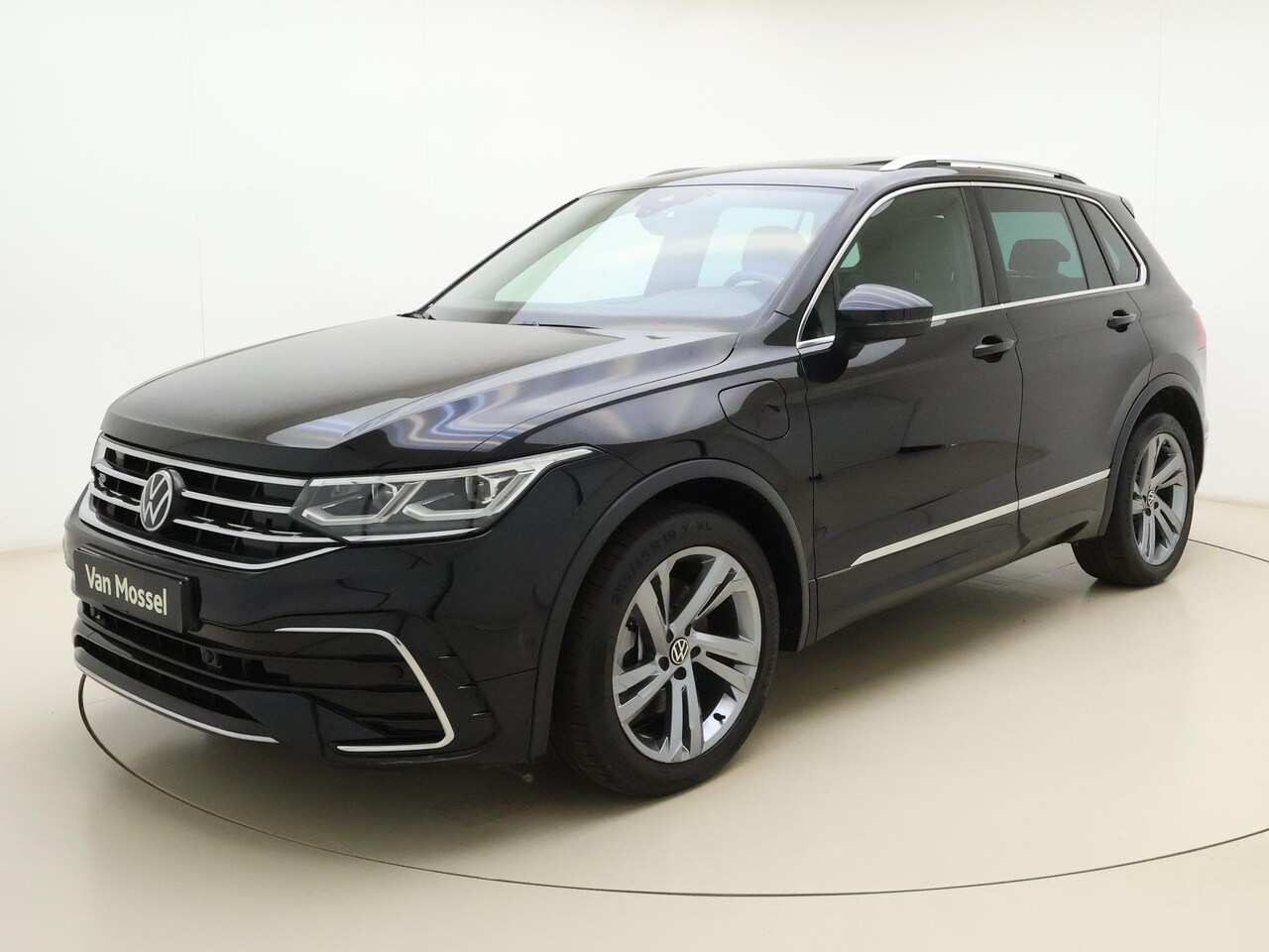 Volkswagen Tiguan - 1.4 TSI eHybrid R-Line Business+ WORDT VERWACHT - AutoWereld.nl