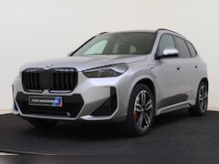 BMW X1 - xDrive25e M Sport Automaat / Panoramadak / Trekhaak / Sportstoelen / M Adaptief onderstel