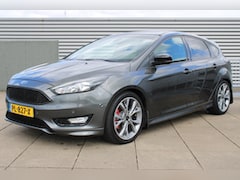 Ford Focus - 1.5 ST-Line 182 Navigatie / Camera / LMV / Alcantara