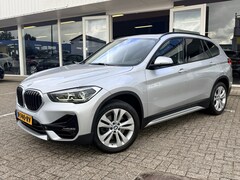 BMW X1 - xDrive20i High Executive | Afn. trekhaak | Pano | LED | Leder | Sportstoelen | Apple/Andro