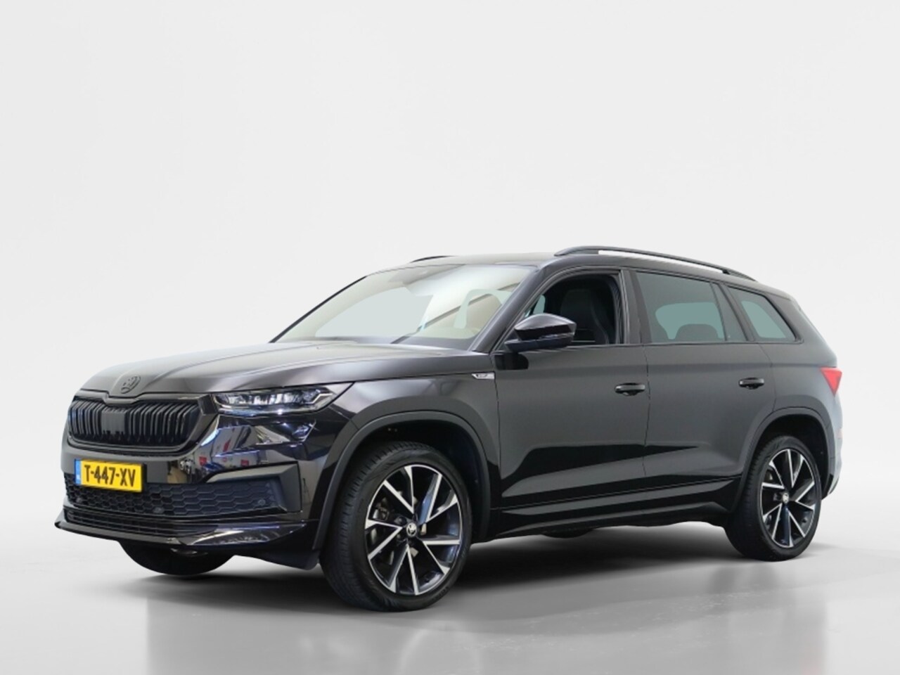 Skoda Kodiaq - 1.5 TSI DSG Sportline Tour Edition | Panoramadak | Trekhaak | Alcantara | Elektr. stoelen - AutoWereld.nl