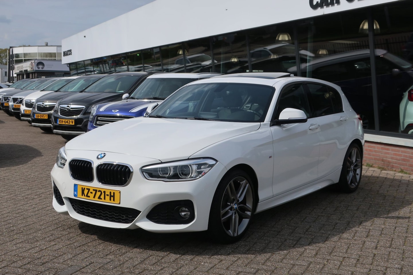 BMW 1-serie - 118i Centennial High Exe. M-Sport 1e EIG_PANO_LEDER_PDC V+A_18-INCH. - AutoWereld.nl