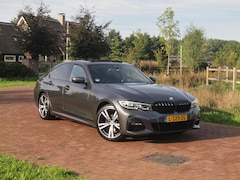 BMW 3-serie - 318i Business Edition | M-Pakket | Panoramadak | Trekhaak | Camera | Sfeerverlichting | Sp