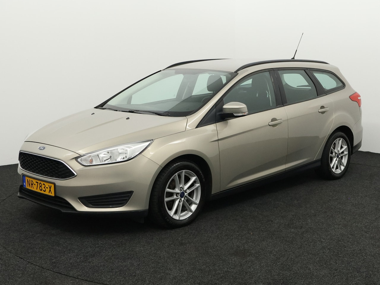 Ford Focus Wagon - 1.0 Trend Trend 100PK/74KW Trekhaak, cruise met ASLD, apple carplay/android auto, Parkeers - AutoWereld.nl