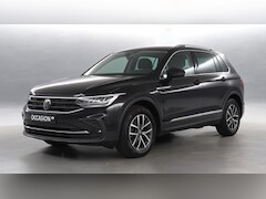 Volkswagen Tiguan - 1.5 TSI 130pk Life Business / Navigatie / Stoelverwarming / Camera