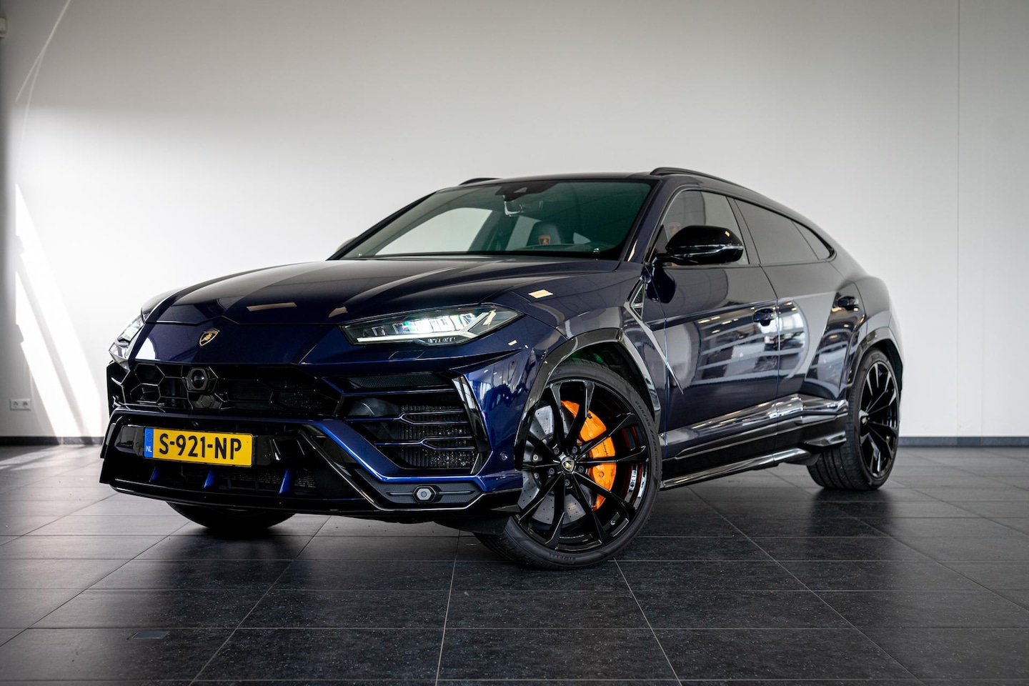 Lamborghini Urus - 4.0 V8 | Akra | 23 Inch | Pano | B&O | HUD - AutoWereld.nl