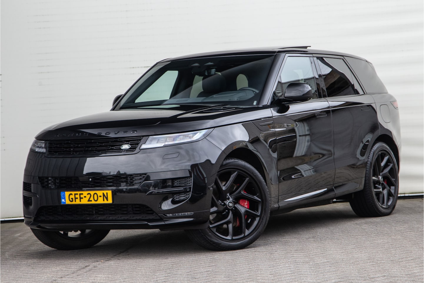 Land Rover Range Rover Sport - 3.0 P460e Dynamic HSE PHEV Carbon, Pano, Meridian, Trekhaak, Black-Pack 2024 BTW - AutoWereld.nl