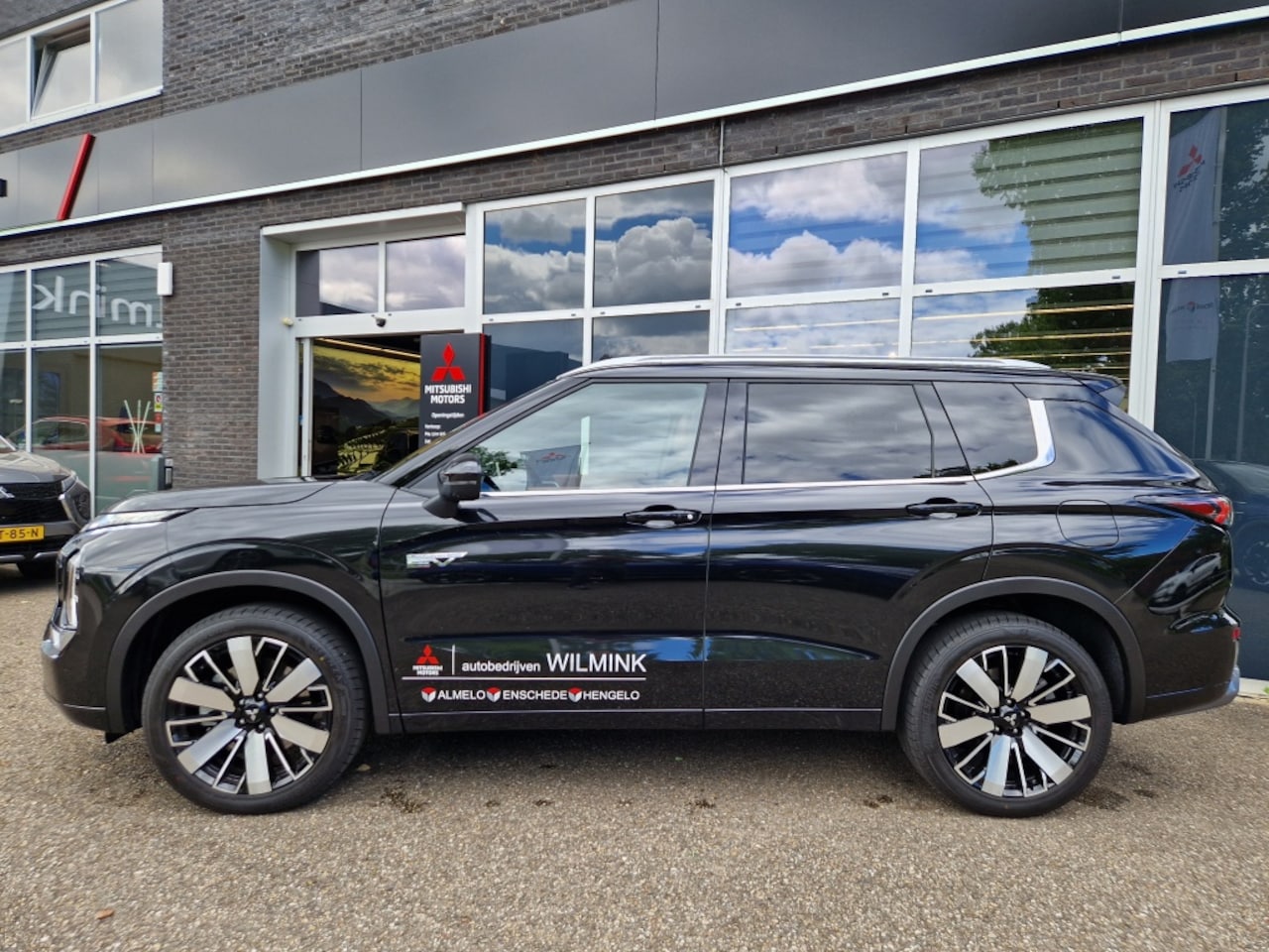 Mitsubishi Outlander - 2.4 PHEV Instyle+ 2.4 PHEV Instyle+ - AutoWereld.nl