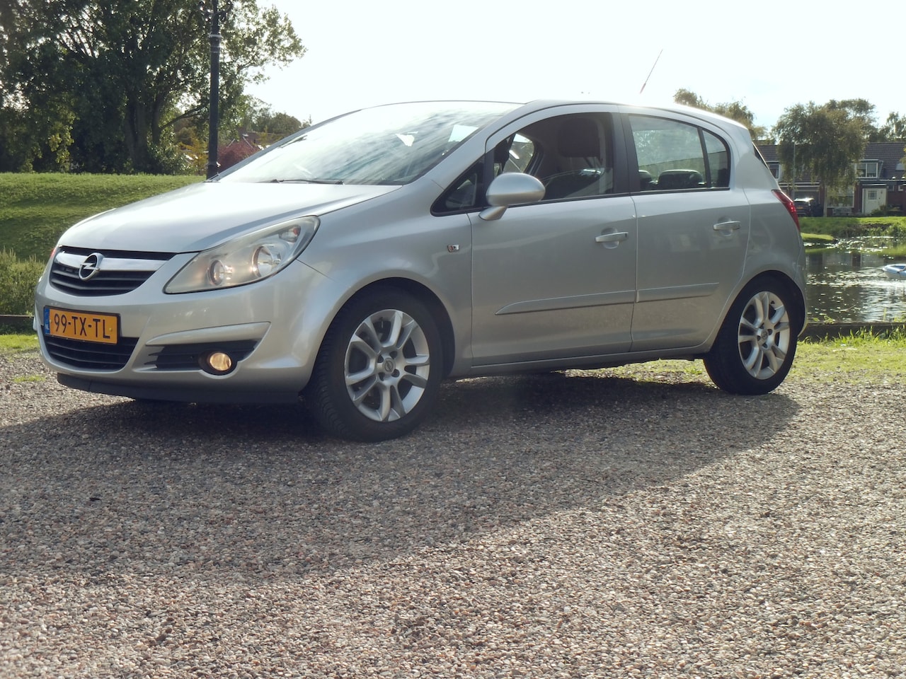 Opel Corsa - 1.4-16V Cosmo - Airco - AutoWereld.nl