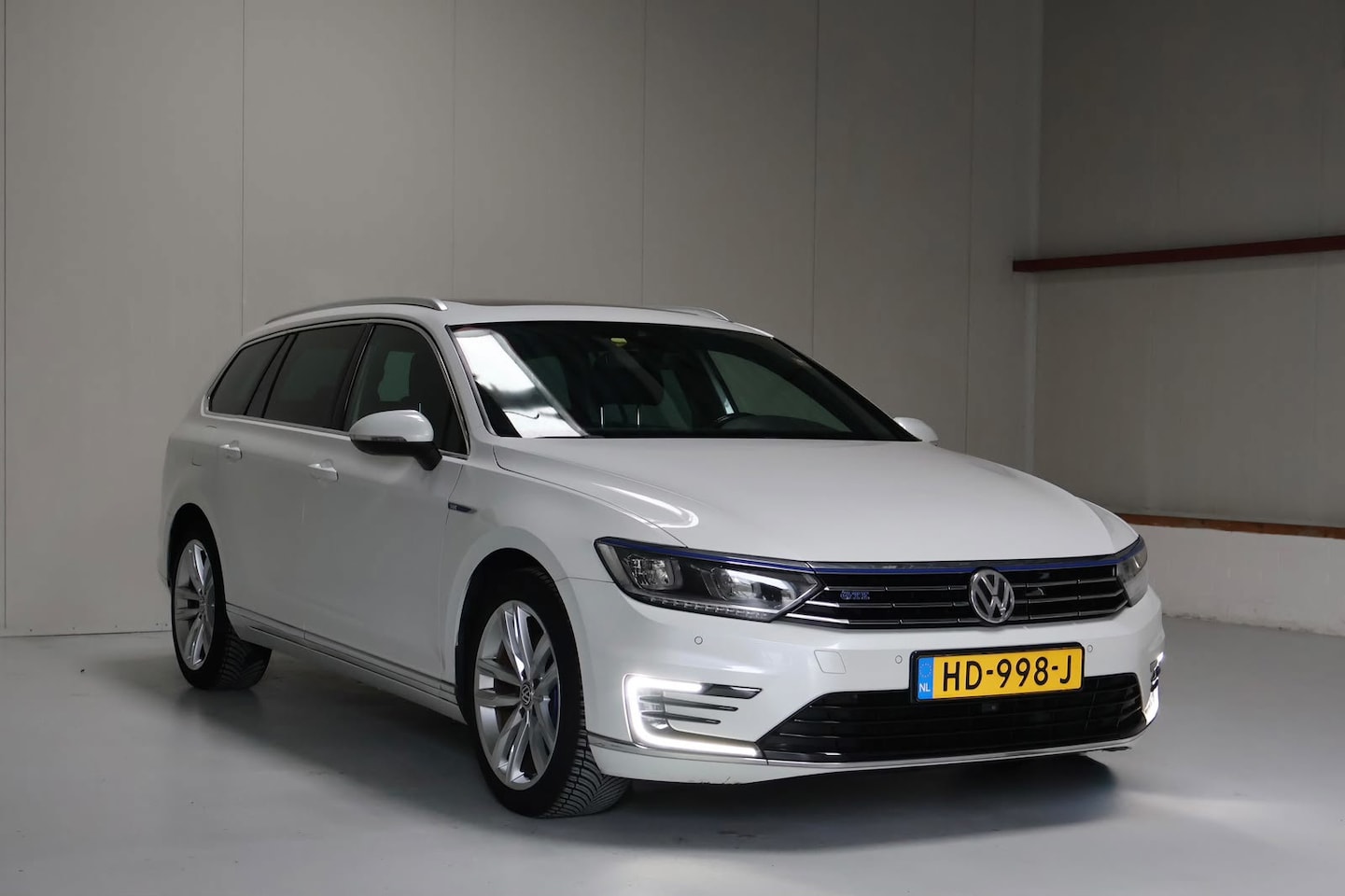 Volkswagen Passat Variant - 1.4 TSI GTE Highline/Xenon/Leder/Pano/Camera/Stoel/Dynaudio - AutoWereld.nl