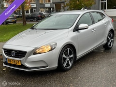 Volvo V40 - 1.6 D2 R-Design | AUTOMAAT | NAVI | APK 10-2027