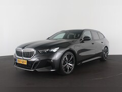BMW 5-serie Touring - 530e xDrive M Sport > Trekhaak/20inch/Head-up/Shadow-Line/360 camera/H&K