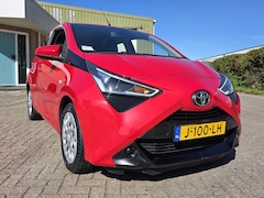 Toyota Aygo - 1.0 VVT-i x-play AUT Carplay Camera APK 9-2028 Zondag OPEN