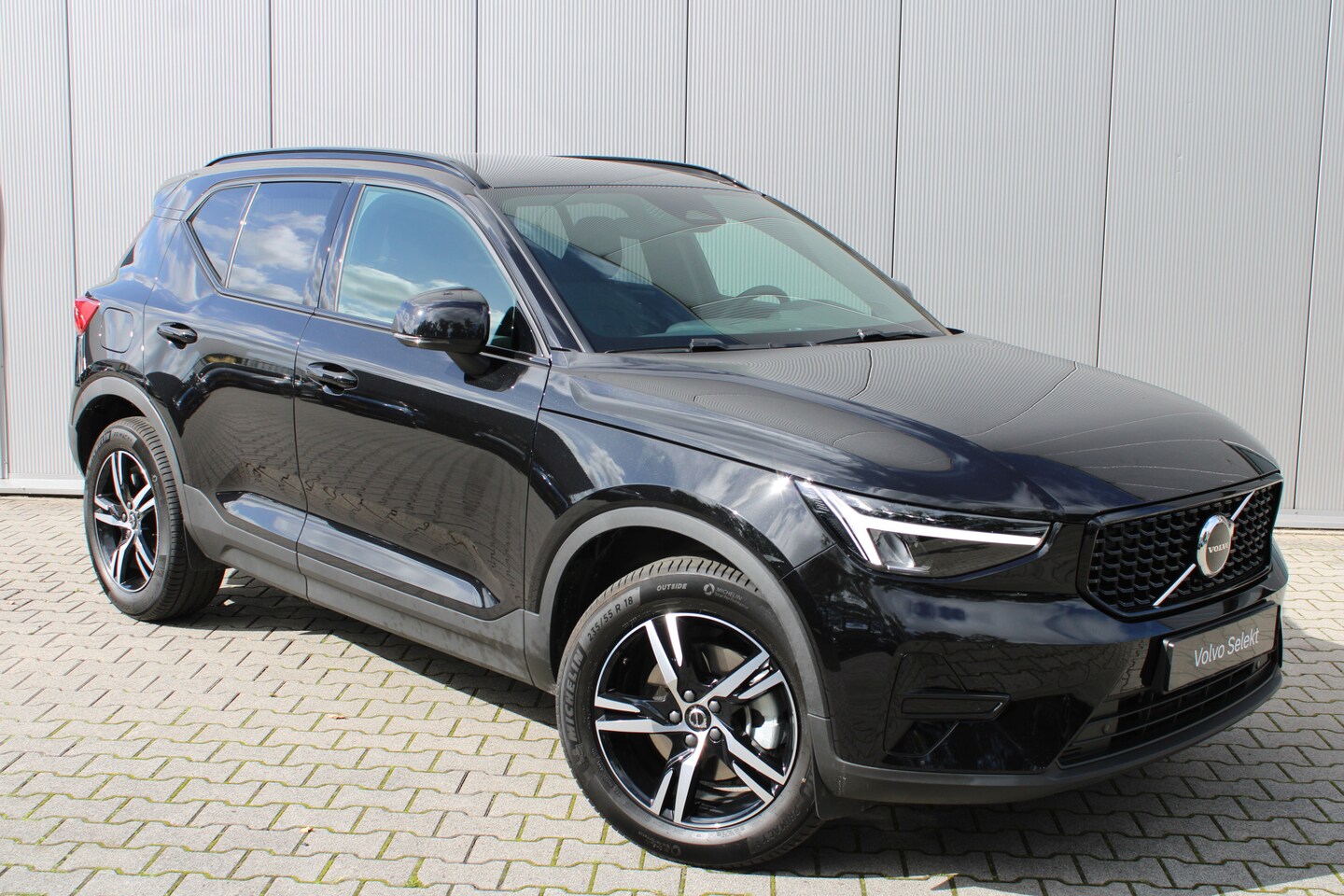 Volvo XC40 - B4 Plus Dark | Trekhaak | Harman Kardon | El. voorstoelen - AutoWereld.nl