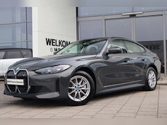 BMW i4 - eDrive40 / Adaptieve Cruise Control / SoH 97% / Achteruitrijcamera / Live Cockpit Plus / P