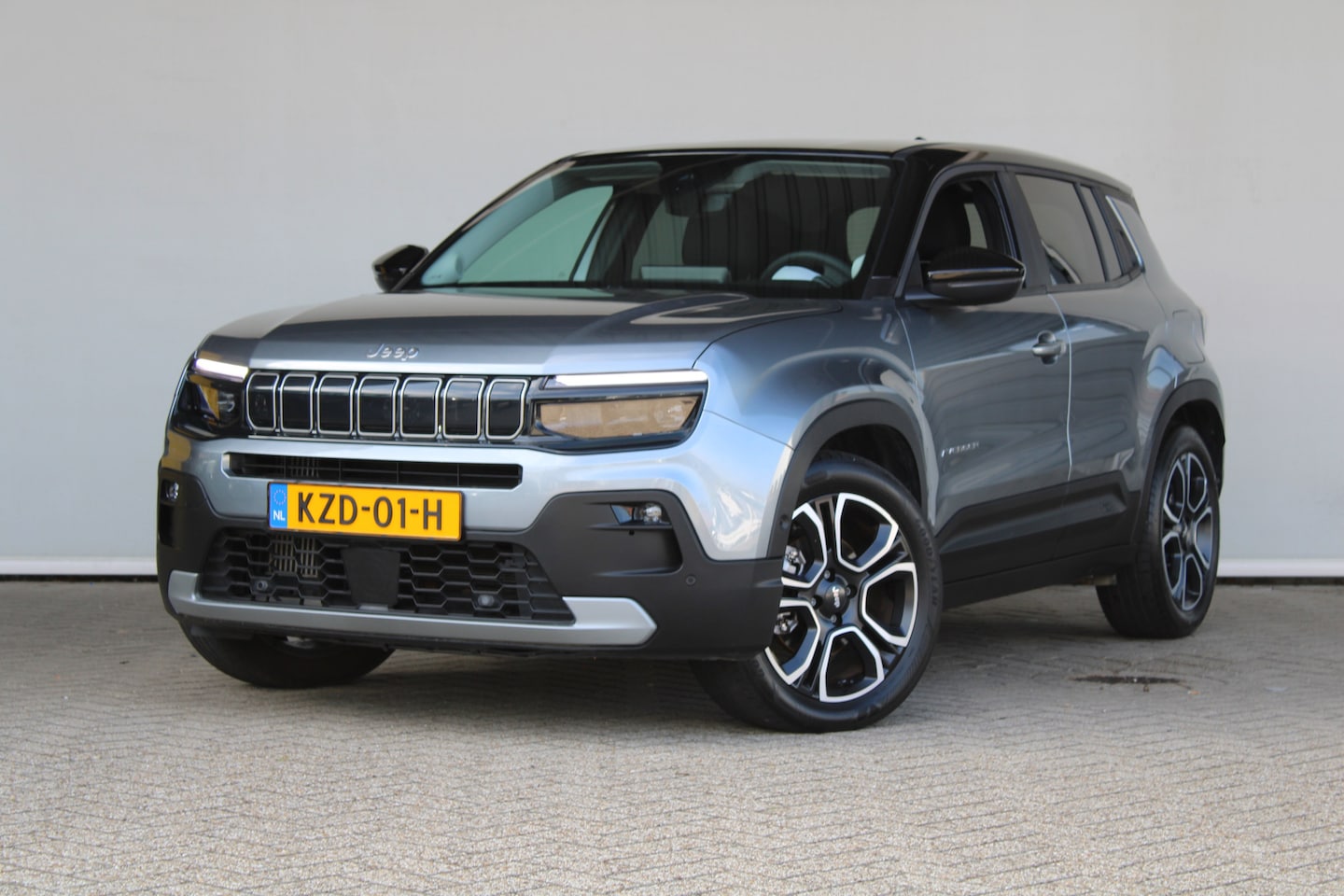 Jeep Avenger - 1.2 e-Hybrid Summit | Adaptieve cruise control | 18` lichtmetalen velgen | Climate control - AutoWereld.nl