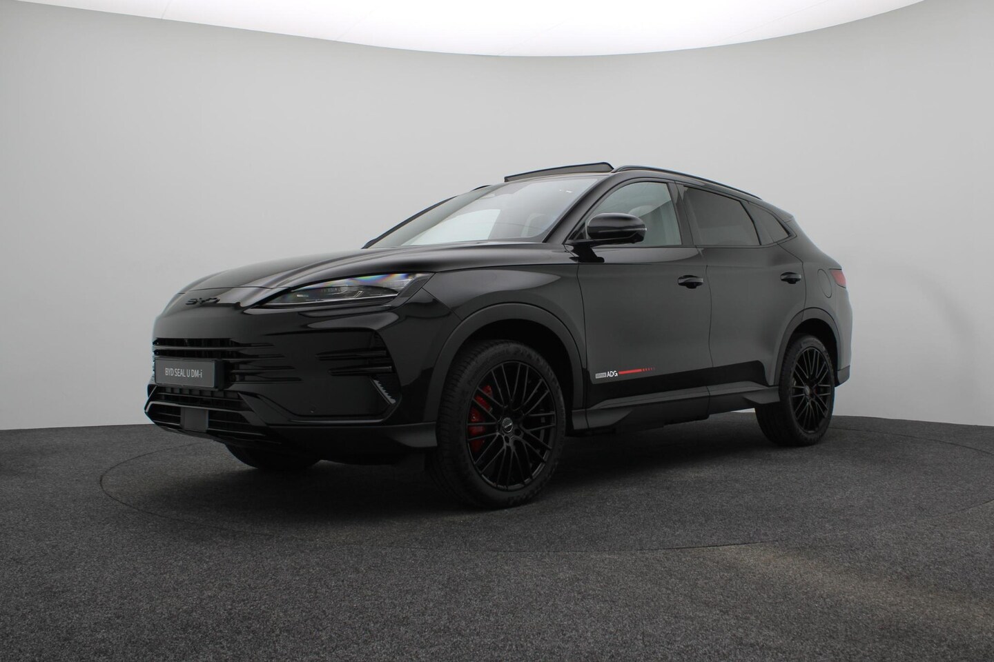 BYD Seal U - 1.5 DM-i FWD Boost | ADG Black Edition | Uniek| Black-on-Black| Rode remklauwen| 20 Inch v - AutoWereld.nl