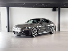 BMW i4 - eDrive40 M Sport Edition | Glazen Panoramadak | Stoelverwarming | Harman Kardon | Huissele