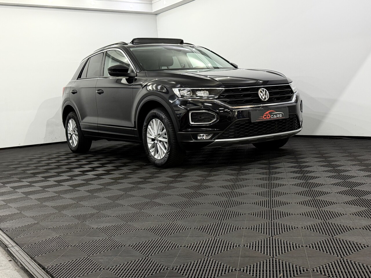 Volkswagen T-Roc - 1.5 TSI Style Panoramadak, Camera, Apple carplay, Elektrische achterklep, Cruise control a - AutoWereld.nl