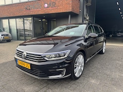Volkswagen Passat Variant - 1.4 TSI GTE PANO LEDER KEYLESS HEADUP 19 INCH TOP AUTO
