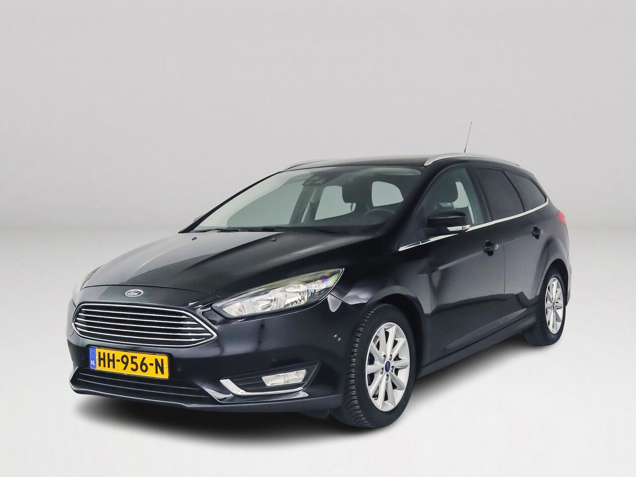 Ford Focus Wagon - 1.5 Titanium | Xenon | Navigatie | Stoelverwarming - AutoWereld.nl