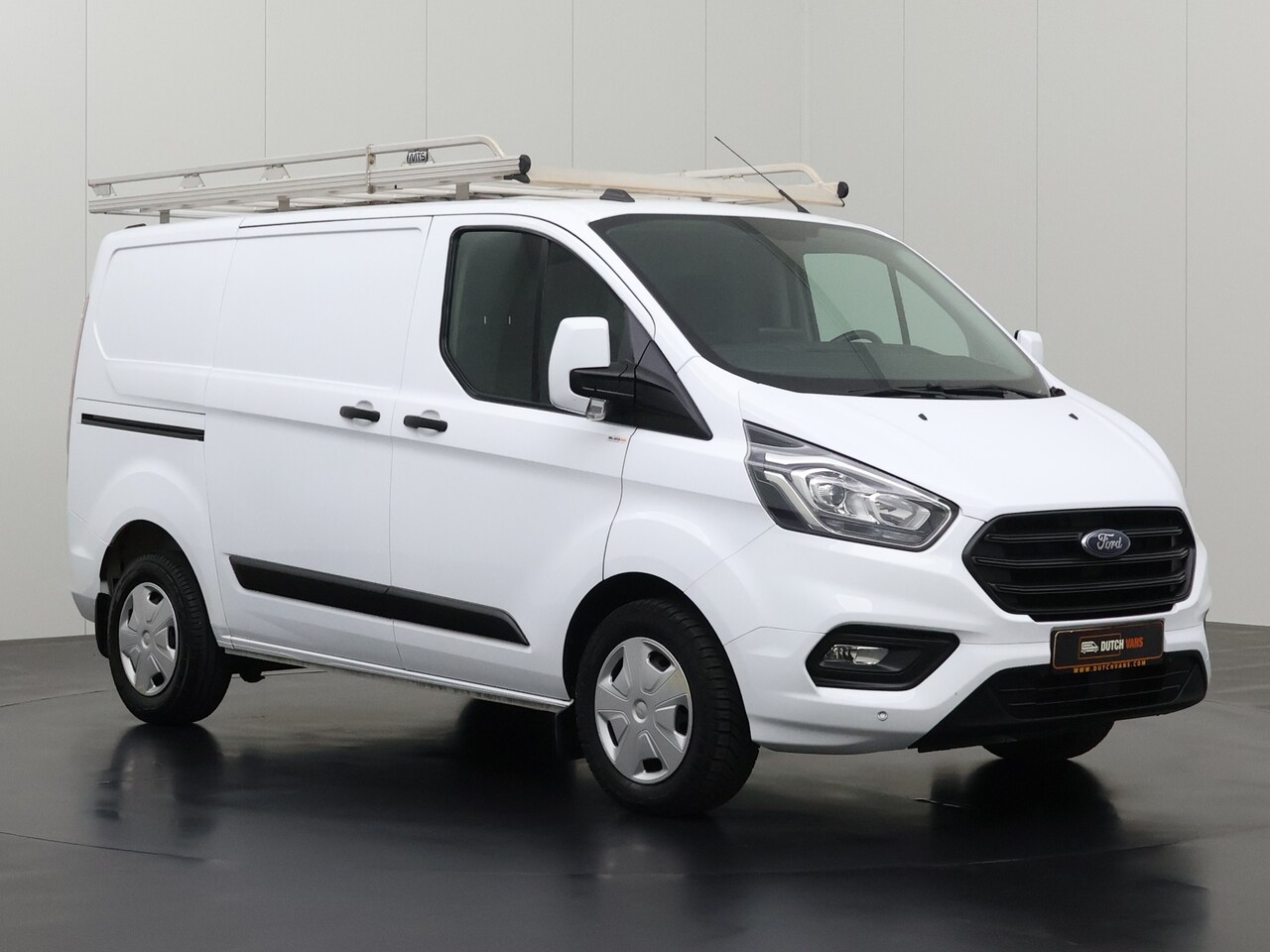 Ford Transit Custom - 2.0TDCi 130PK Business | Imperiaal | Multimedia | Airco | Cruise | 3-Zits | Betimmering - AutoWereld.nl