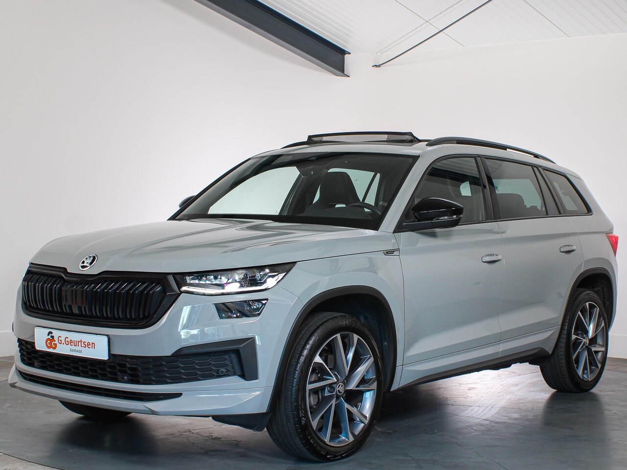 Skoda Kodiaq - 1.5 TSI Sportline Business 7-Persoons Trekhaak, Panoramadak, Memory stoelen, Apple CarPlay - AutoWereld.nl