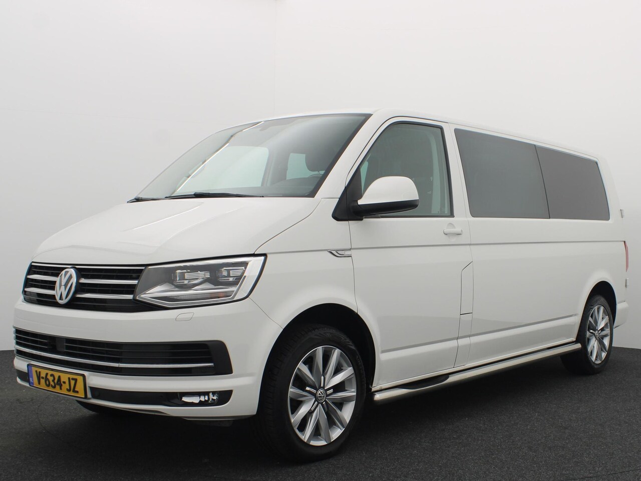 Volkswagen Transporter - 2.0 TDI L2H1 DC Highline PDC / CRUISE / FULL LED /  BLUETOOTH / TREKHAAK / NETJES! - AutoWereld.nl