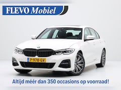 BMW 3-serie - 318i M Sport Aut. Navi|Leder-Alcantara|1e Eig|Pano|LMV|Sportstoelen